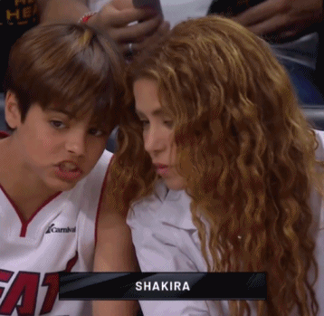 😍风情万种！😳这48岁？拉丁天后夏奇拉观战NBA💘